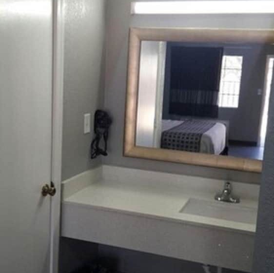 모텔 Paris Inn And Suites