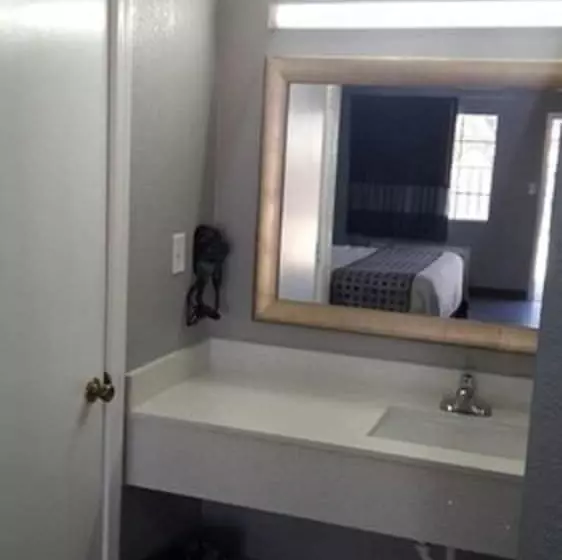 Motelli Paris Inn And Suites