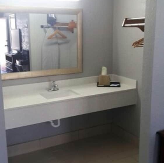 모텔 Paris Inn And Suites