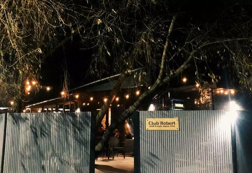 Majatalo Robert Local Social Motel