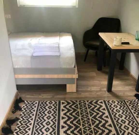 Majatalo Robert Local Social Motel