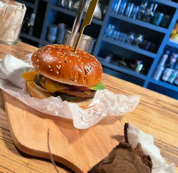 Majatalo Robert Local Social Motel