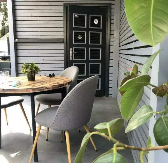 Majatalo Robert Local Social Motel