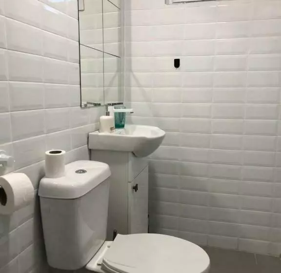 Majatalo Robert Local Social Motel