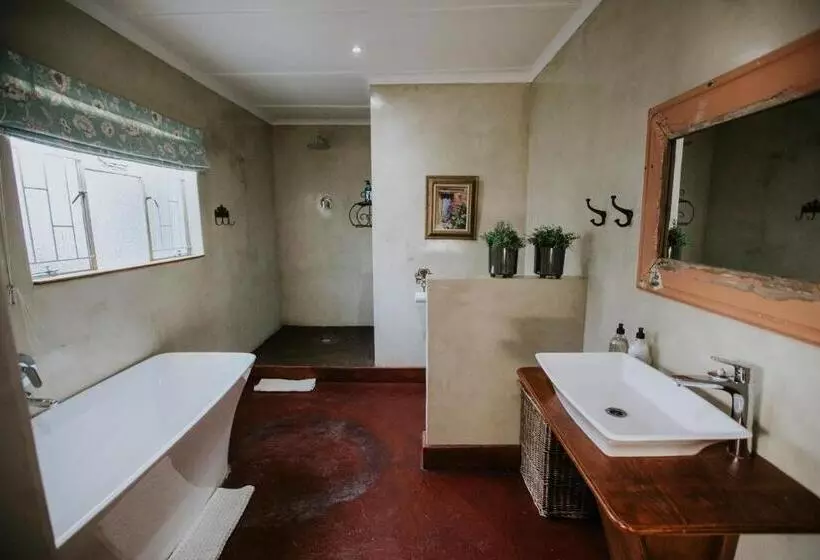 Majatalo Three Birds Country House