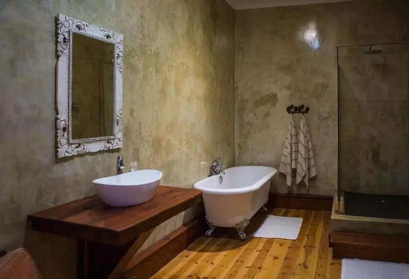 Majatalo Three Birds Country House