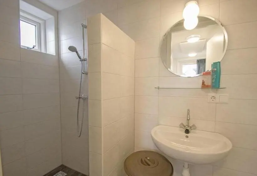 B&b “te Warskip Bij Blokvis”