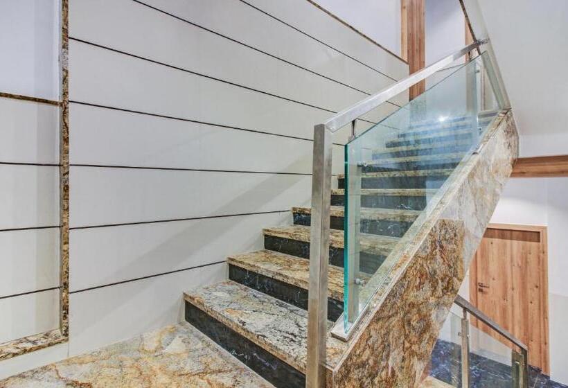 ホテル Aarush Inn