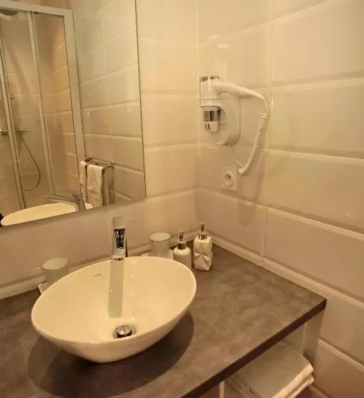 Hotelli Hôtel   Restaurant Des Voyageurs