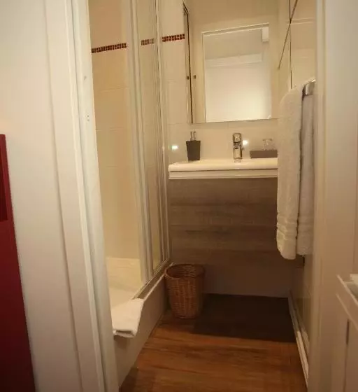 Hotelli Hôtel   Restaurant Des Voyageurs