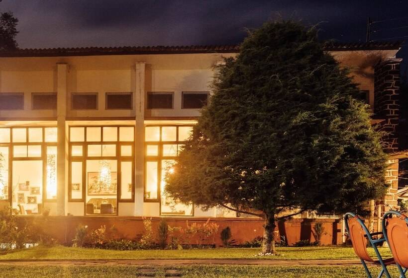 בית מלון כפרי Lawns