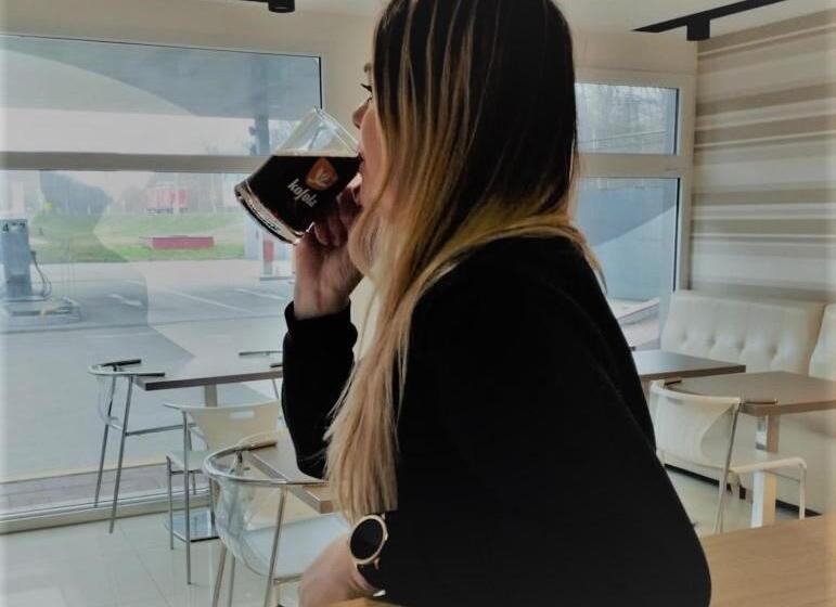 汽车旅馆 Gas Truck Centrum