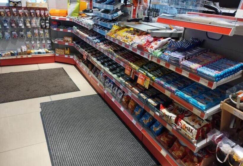 汽车旅馆 Gas Truck Centrum