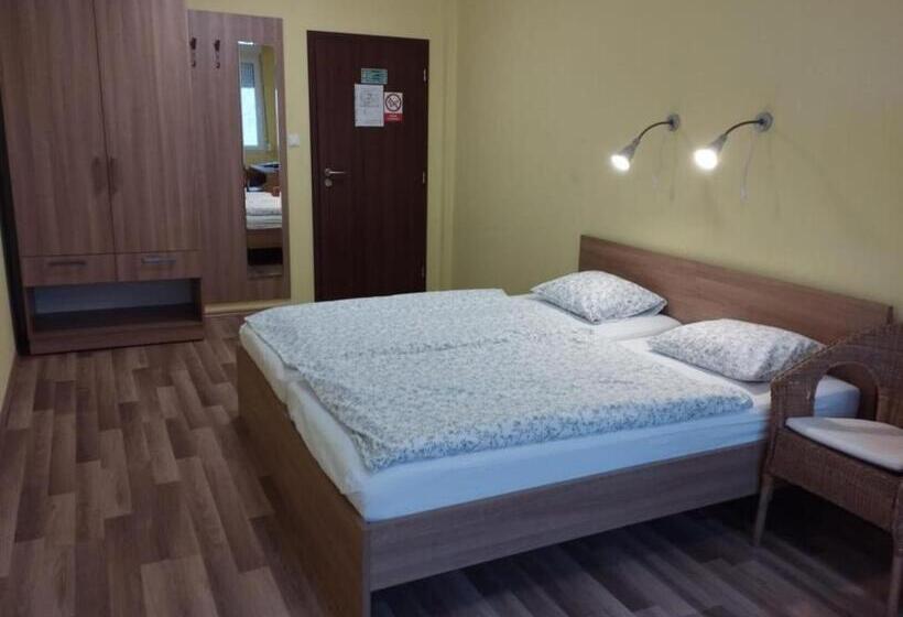 汽车旅馆 Gas Truck Centrum