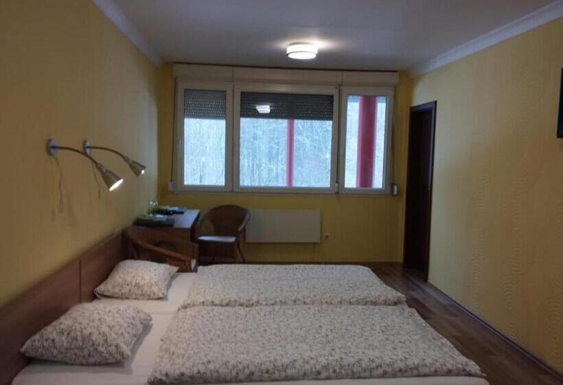 汽车旅馆 Gas Truck Centrum