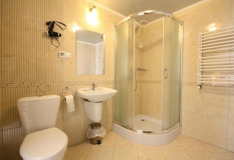 فندق على الطريق Korona