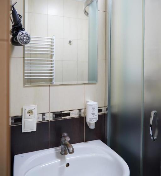 فندق على الطريق Korona