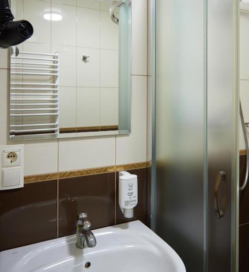 فندق على الطريق Korona