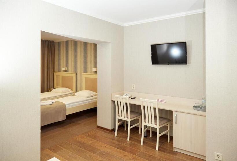 فندق على الطريق Korona