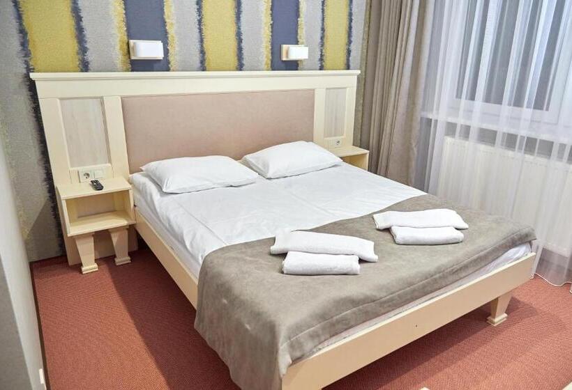 فندق على الطريق Korona