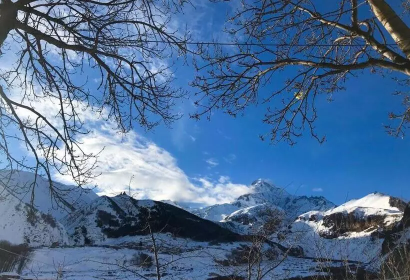 پانسیون Riverside Kazbegi
