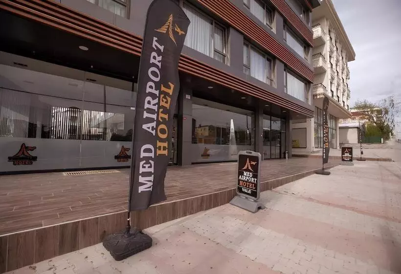 Hotelli Med Airport