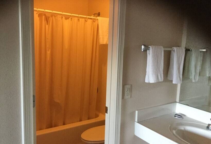 בית מלון כפרי Americana Inn