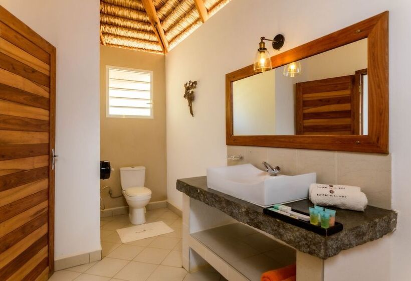 هتل Auberge De La Table