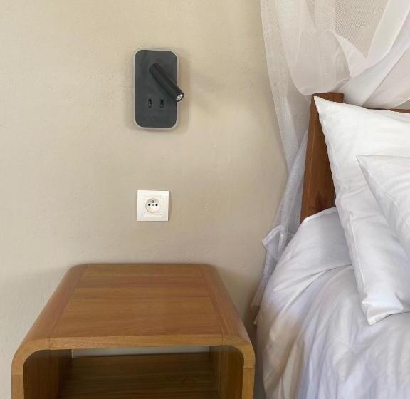 هتل Auberge De La Table