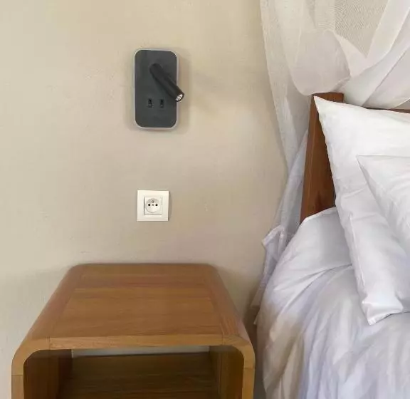 هتل Auberge De La Table