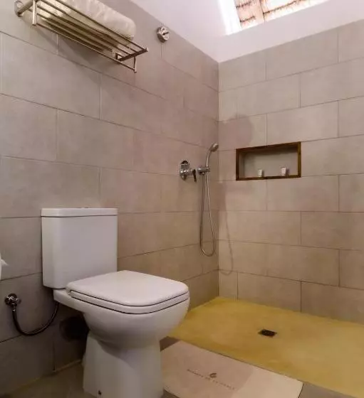 هتل Auberge De La Table