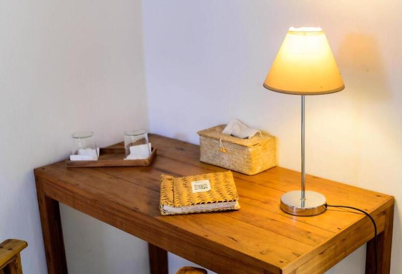 هتل Auberge De La Table