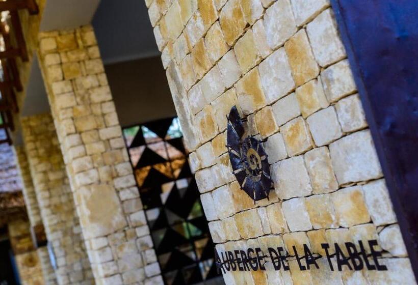 هتل Auberge De La Table