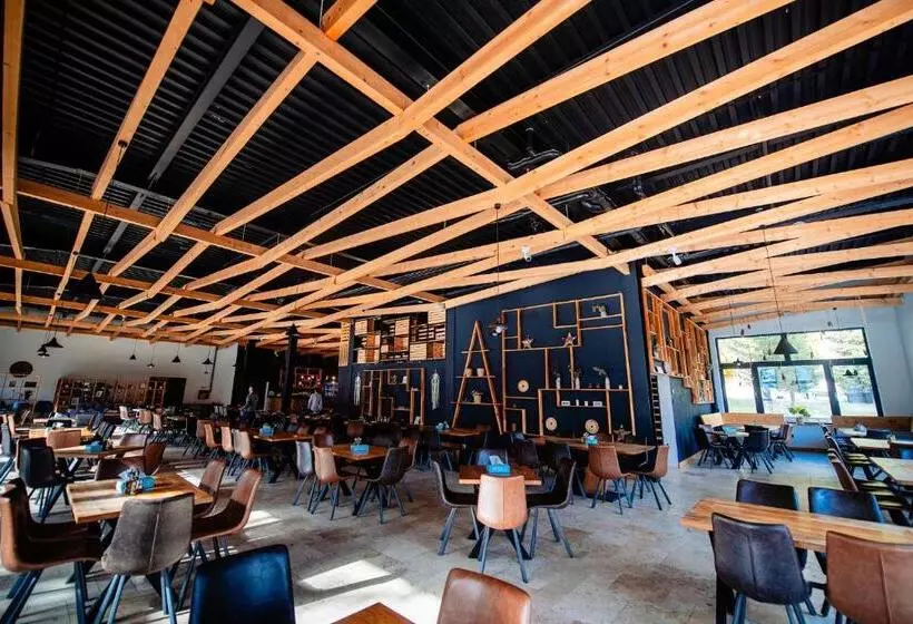 ホテル Complexul Turistic Cheile Butii