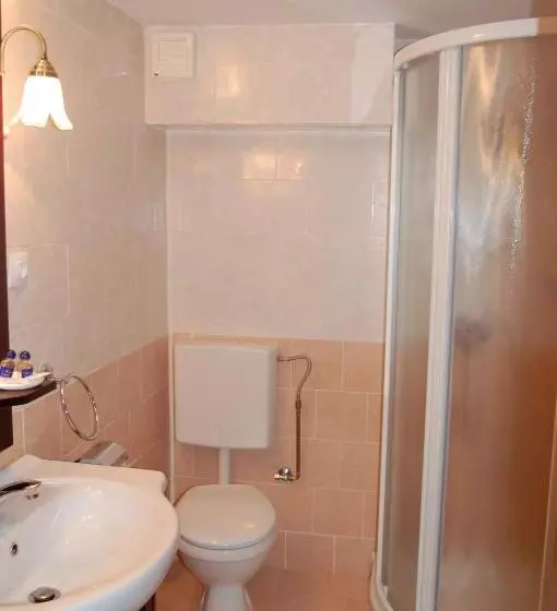 ホテル Complexul Turistic Cheile Butii