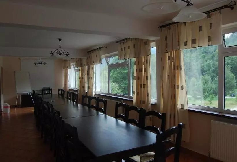 ホテル Complexul Turistic Cheile Butii