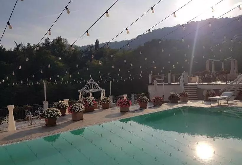 Hotelli Fontanile Relais   Valcalepio Lounge