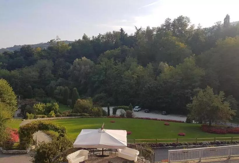 Hotelli Fontanile Relais   Valcalepio Lounge