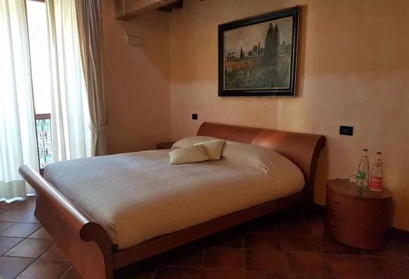 Hotelli Fontanile Relais   Valcalepio Lounge