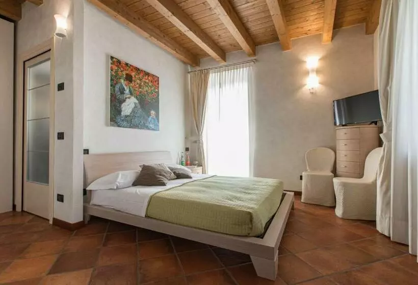 Hotelli Fontanile Relais   Valcalepio Lounge