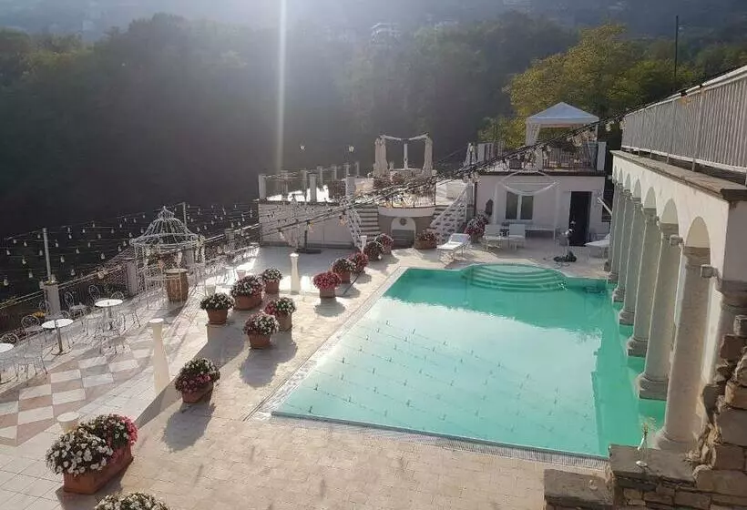 Hotelli Fontanile Relais   Valcalepio Lounge