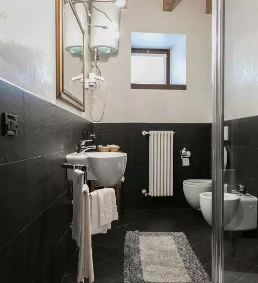 Hotelli Fontanile Relais   Valcalepio Lounge