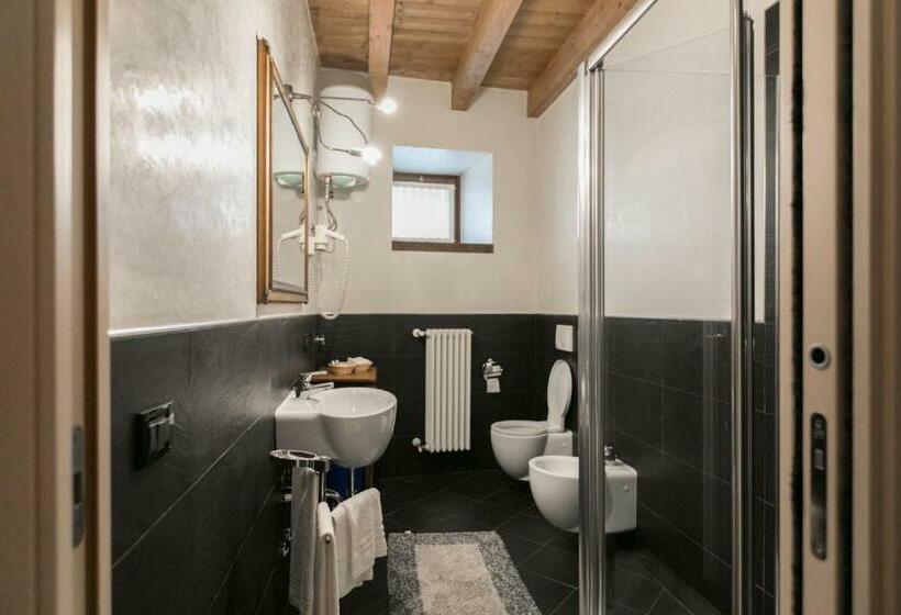 בית מלון כפרי Fontanile Relais   Valcalepio Lounge