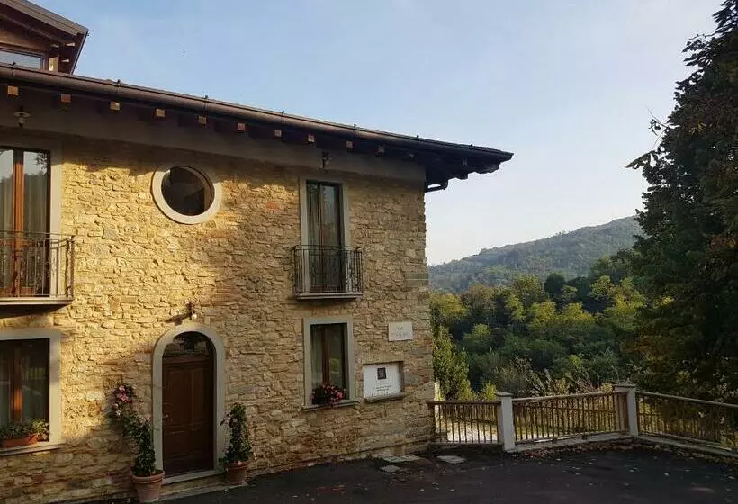 Hotelli Fontanile Relais   Valcalepio Lounge