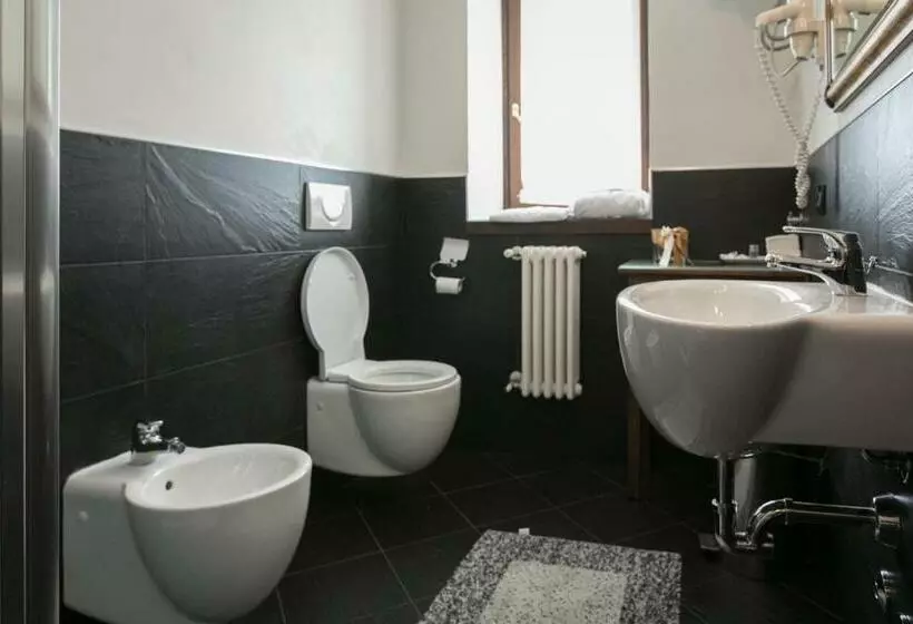 Hotelli Fontanile Relais   Valcalepio Lounge