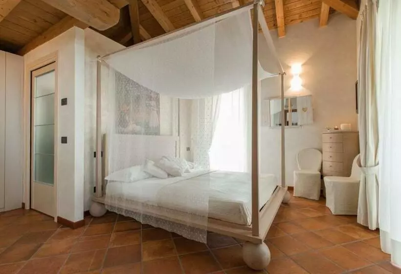 Hotelli Fontanile Relais   Valcalepio Lounge