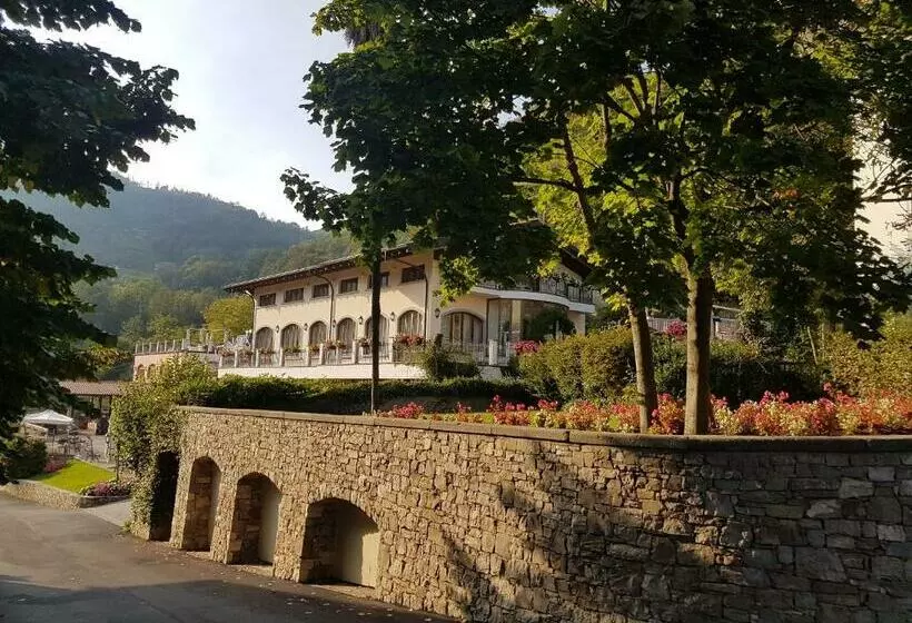 Hotelli Fontanile Relais   Valcalepio Lounge