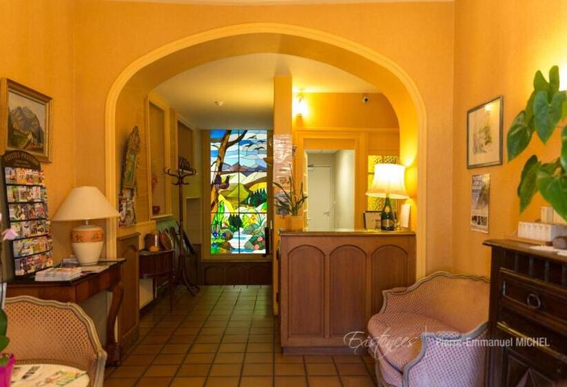 هتل Hôtel Des Voyageurs