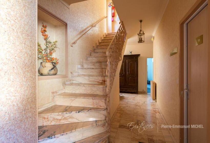 هتل Hôtel Des Voyageurs