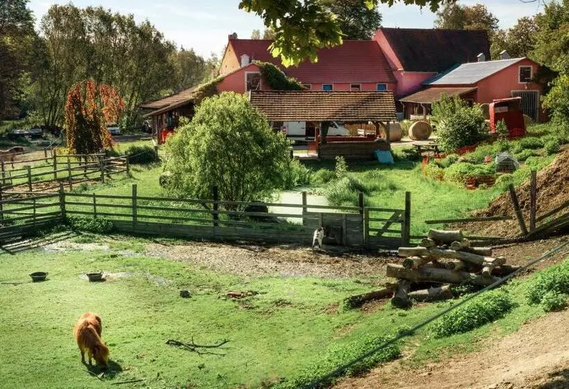 هتل Ranč červený Mlýn